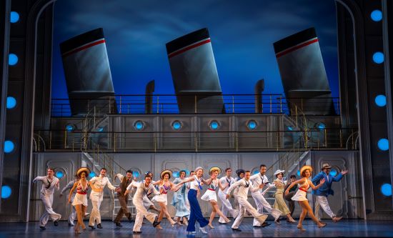 BM25エニシング・ゴーズmain6 ⒸTristram Kenton.jpg