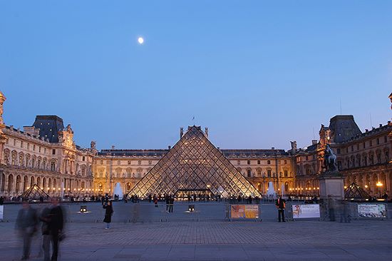 Louvre-550-2.jpg